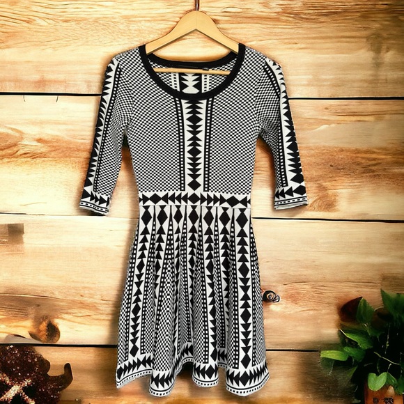 NWT Nina Leonard Black/Ivory Geometric Print Sweater Dress, Size S - Picture 3 of 7